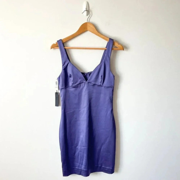 Aritzia Ten By Babaton Lala V Neck Satin Mini Dress NWT Isolite Purple Size 4 - Picture 5 of 11